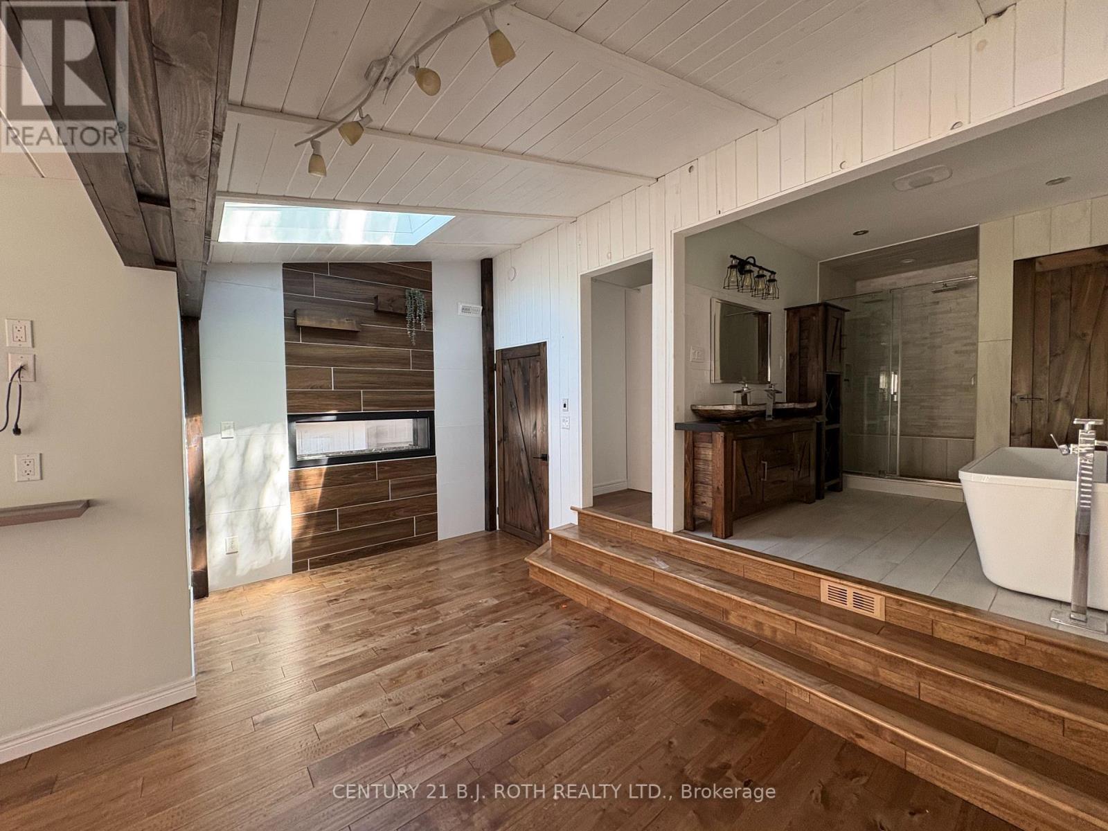 288 River Road E Property Photo 24