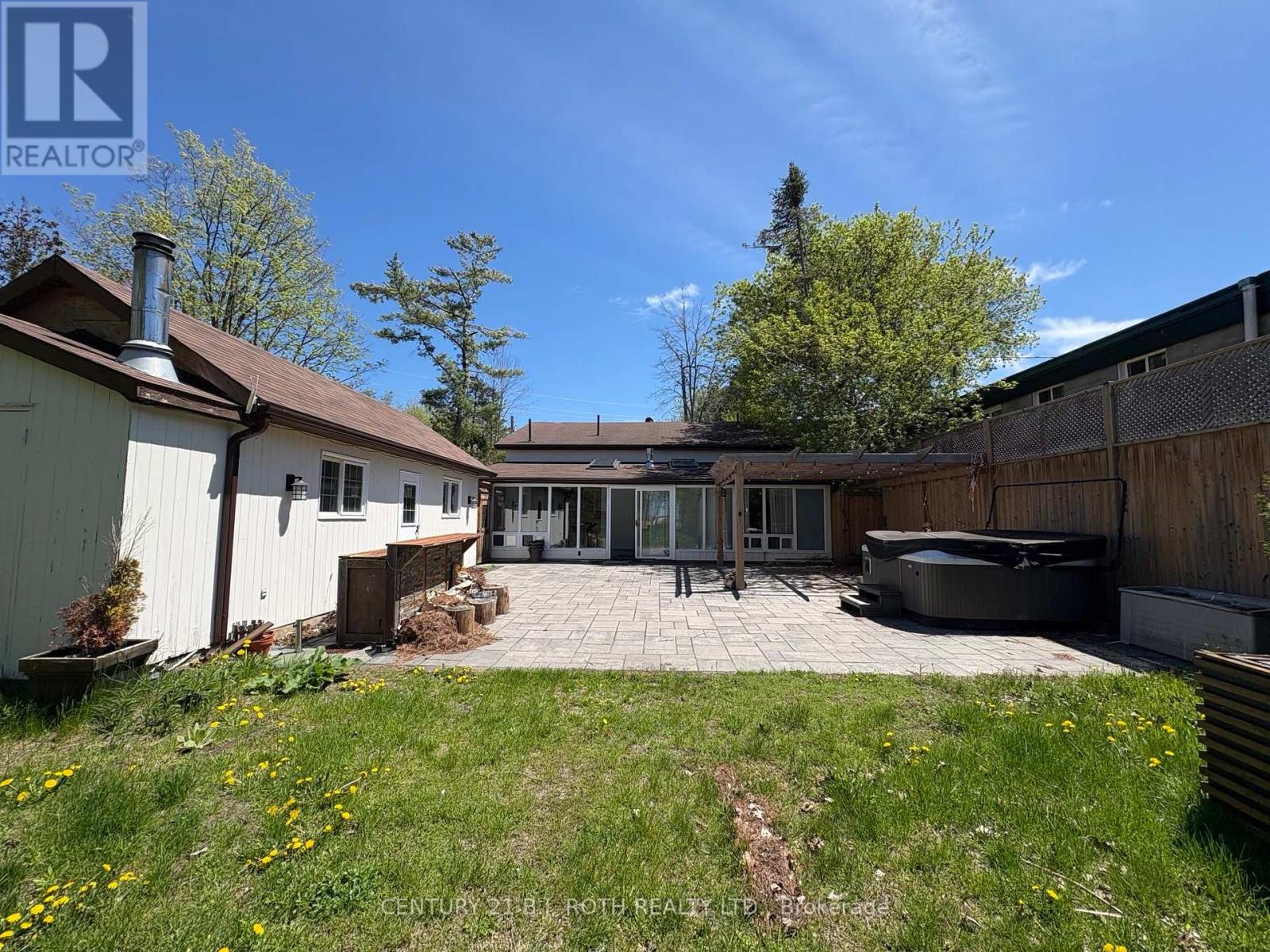 288 River Road E Property Photo 26