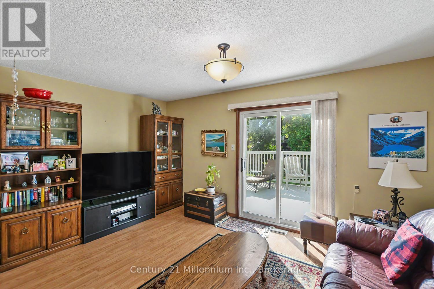 18 Dillon Drive Property Photo 8