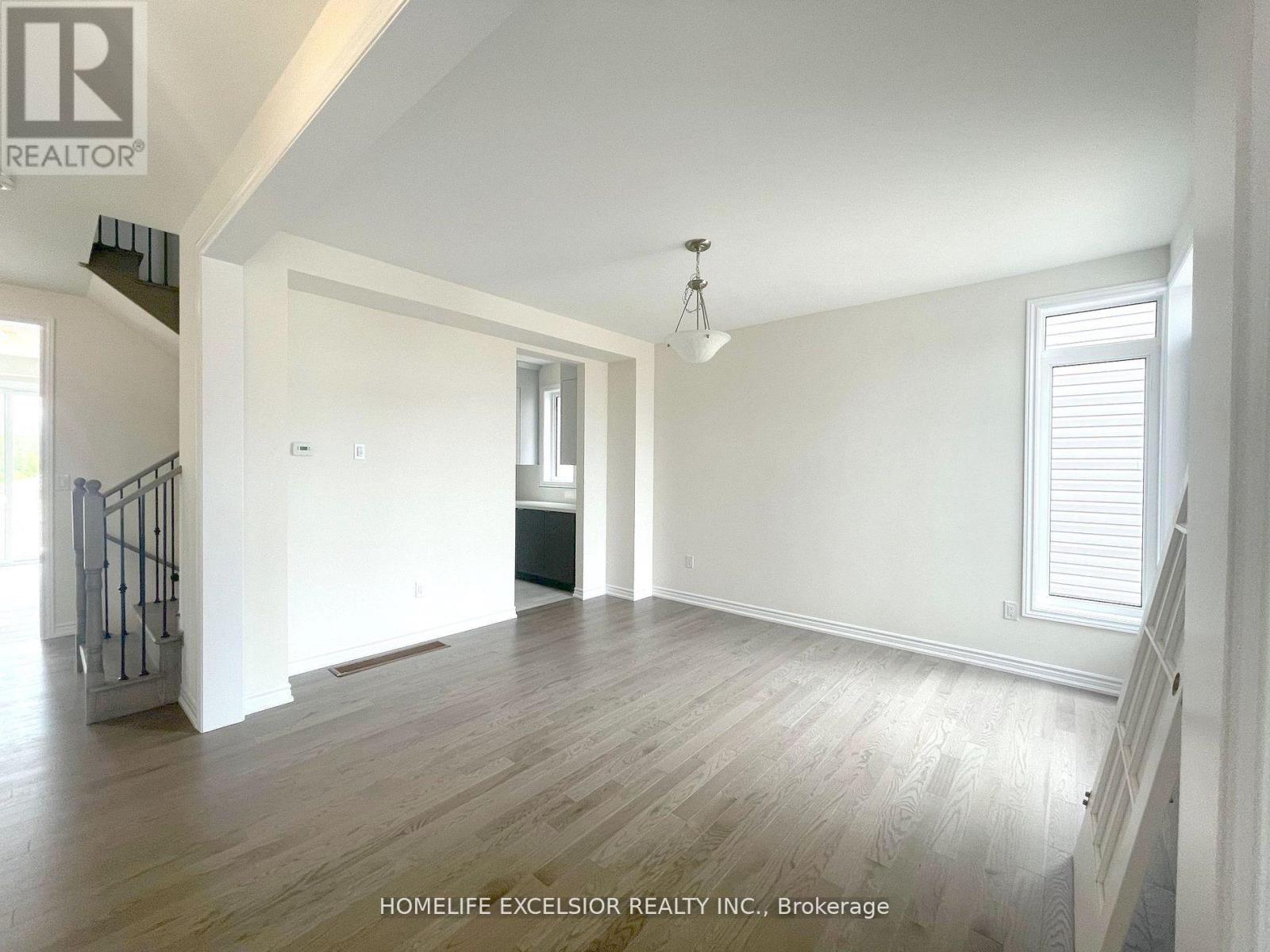 16 Rosanne Circ Property Photo 6