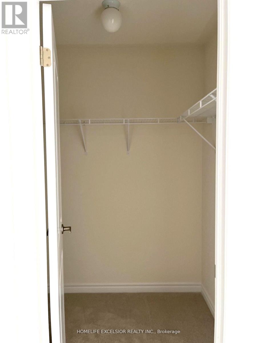 16 Rosanne Circ Property Photo 10