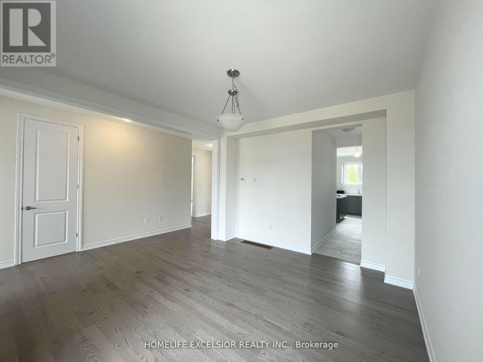 16 Rosanne Circ Property Photo 11
