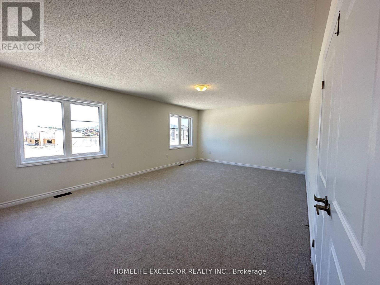 16 Rosanne Circ Property Photo 18