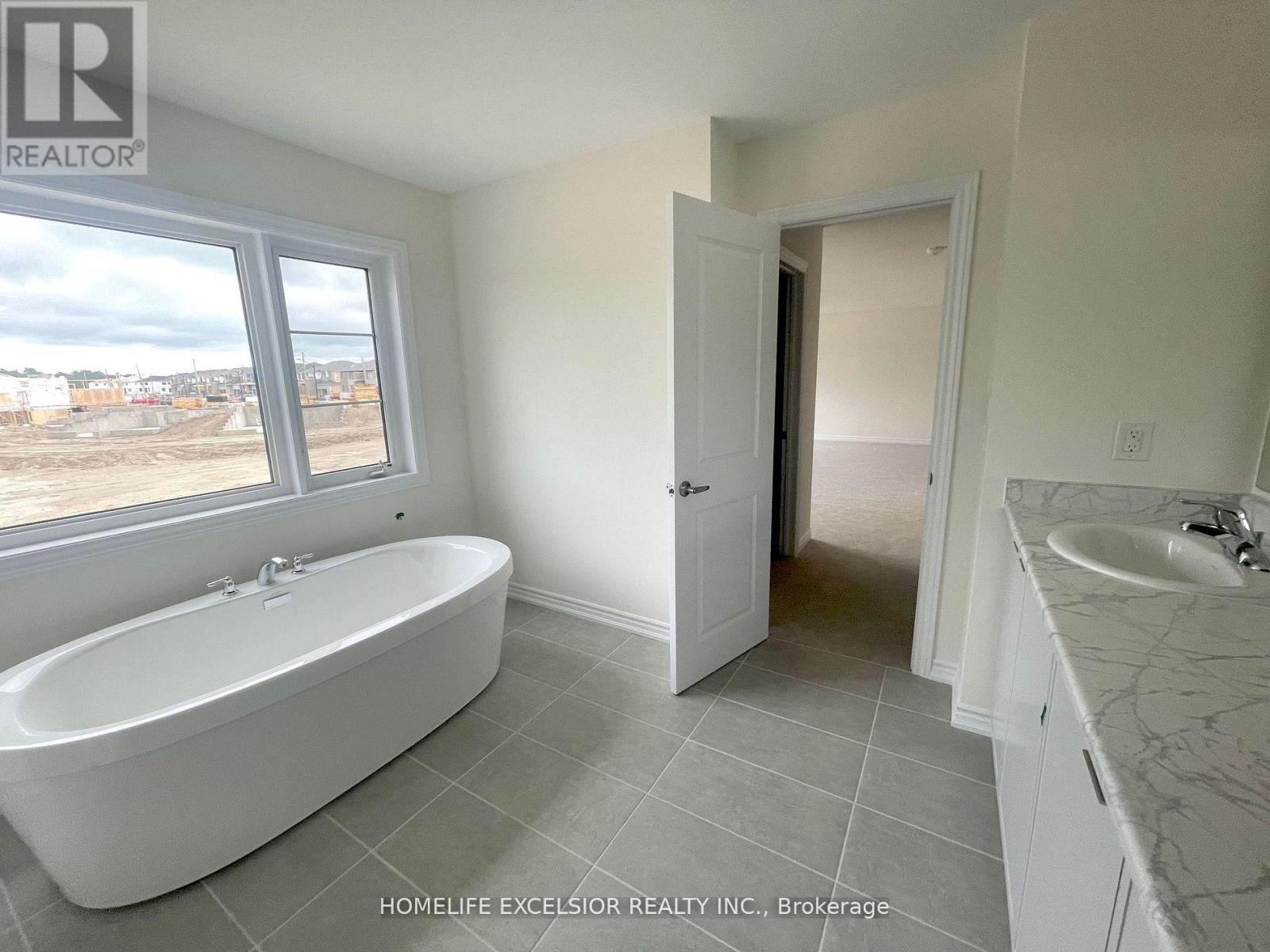 16 Rosanne Circ Property Photo 22