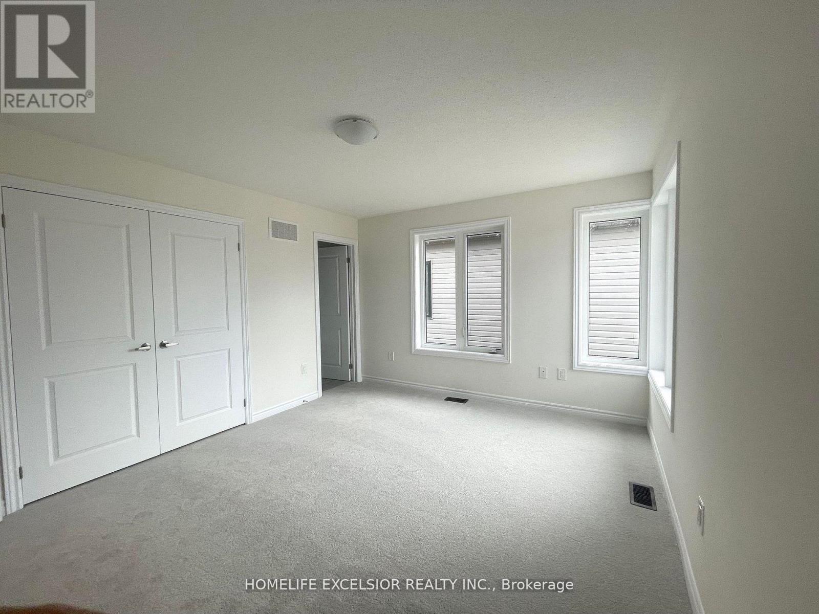 16 Rosanne Circ Property Photo 26