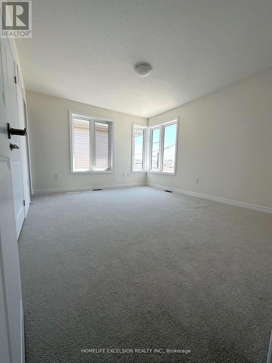16 Rosanne Circ Property Photo 32