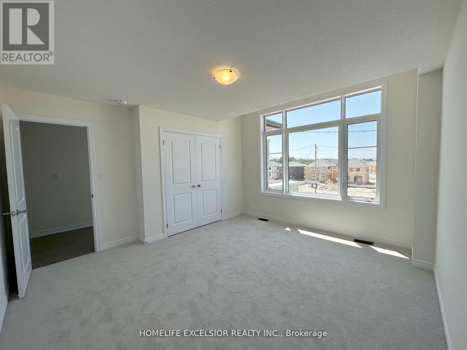 16 Rosanne Circ Property Photo 34