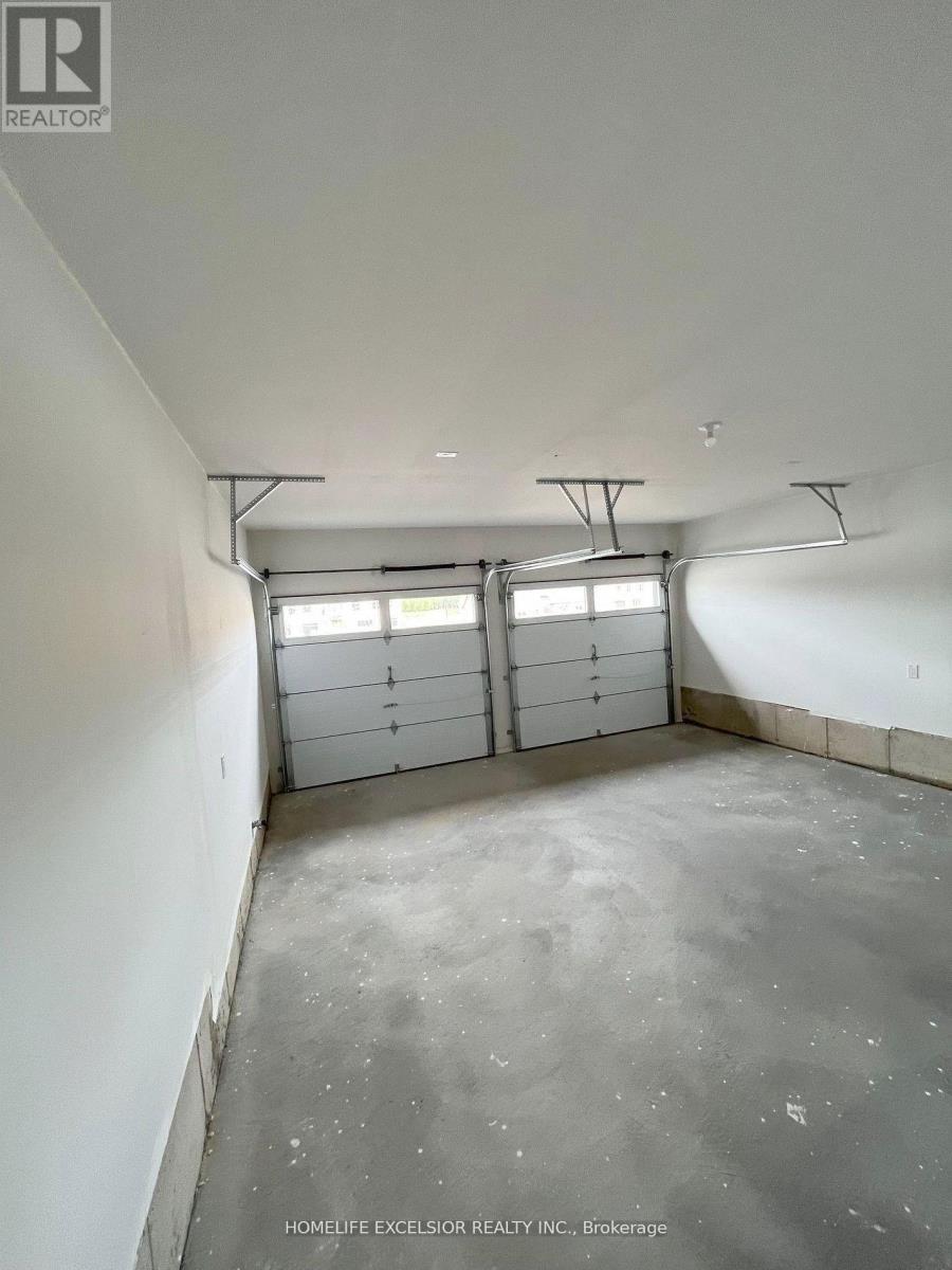 16 Rosanne Circ Property Photo 37