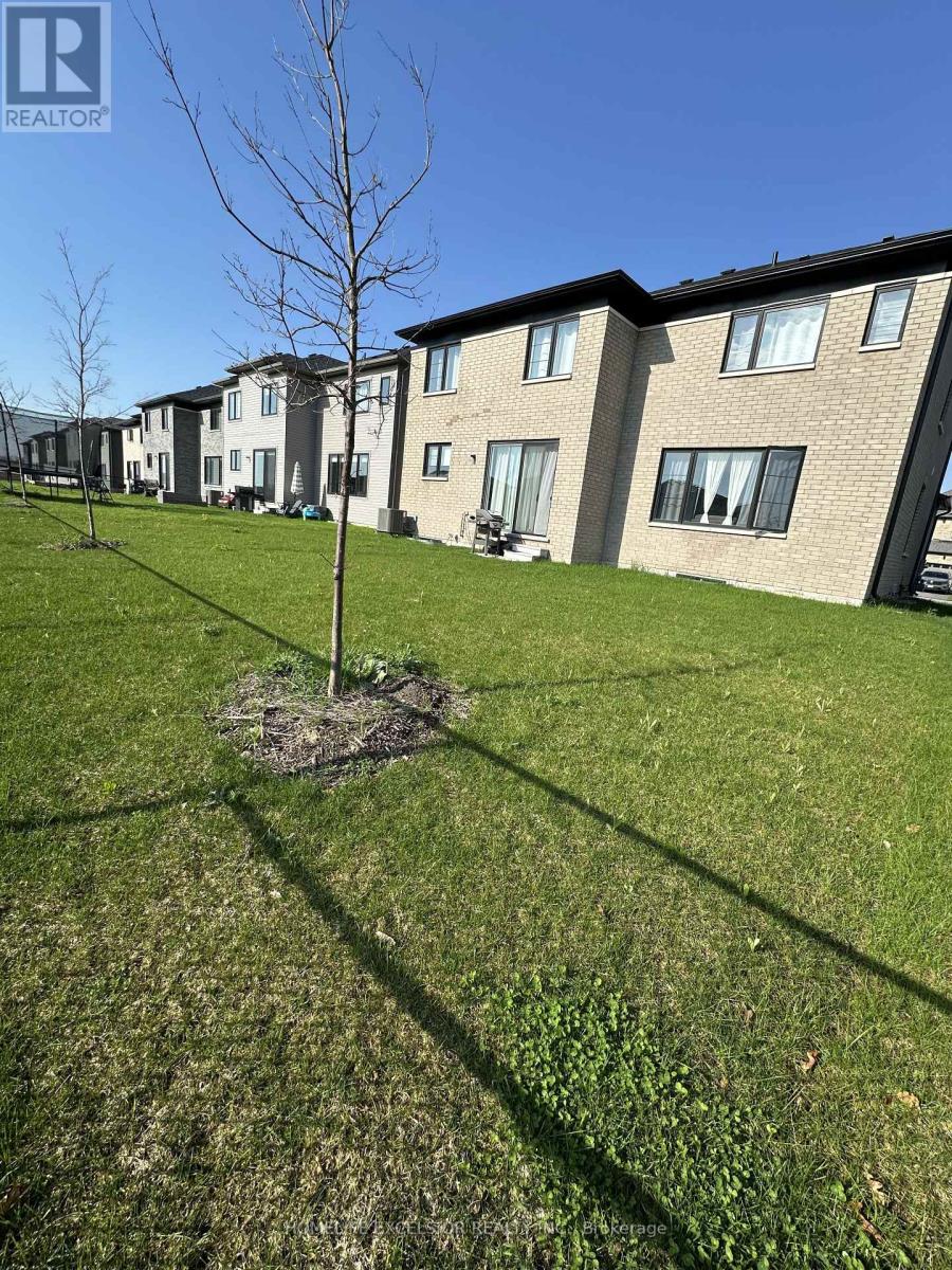 16 Rosanne Circ Property Photo 43