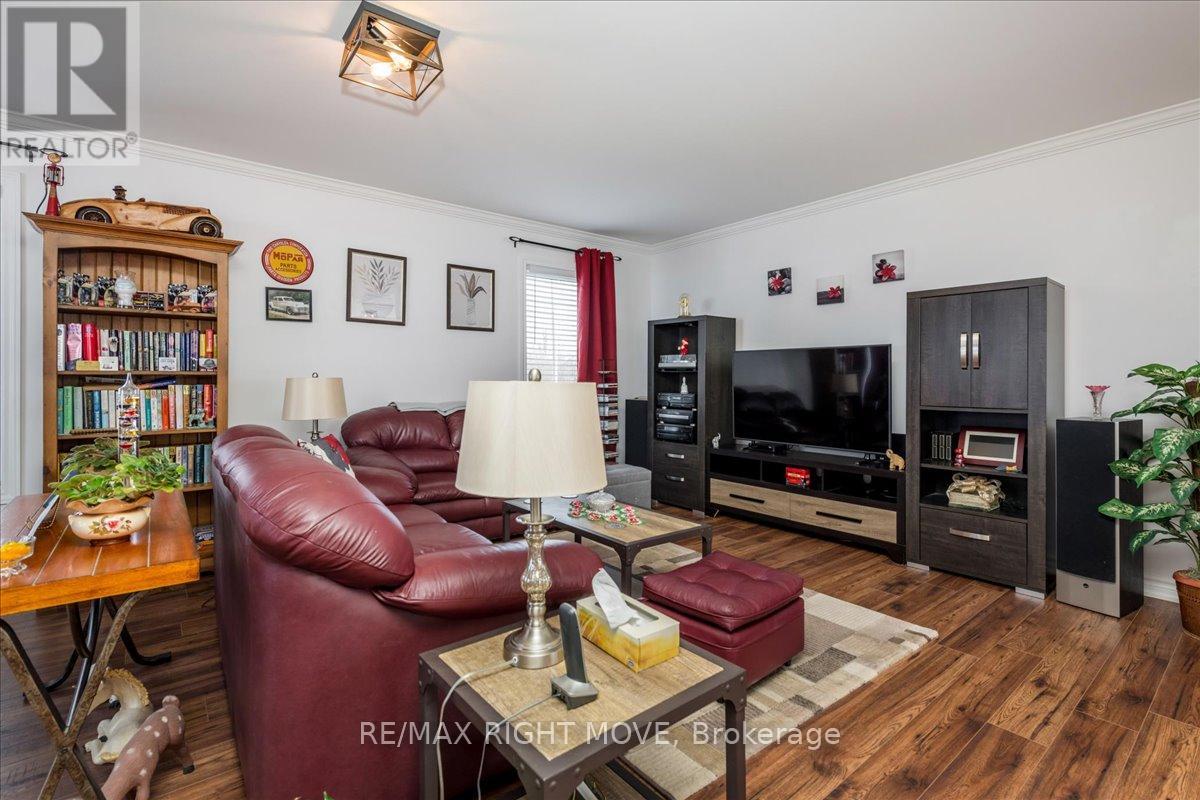 1 Sinclair Crescent Property Photo 6