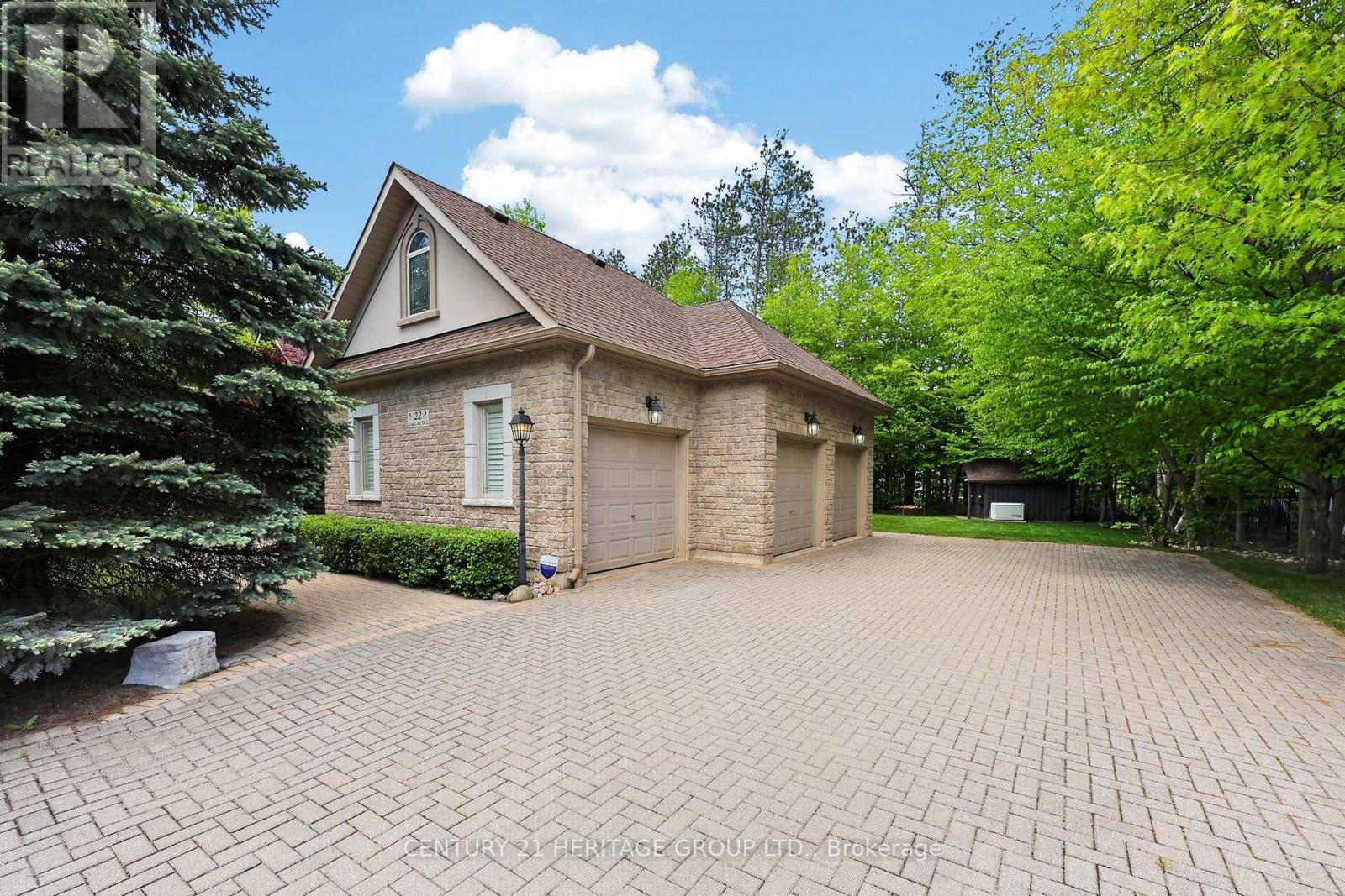 22 Lloyd Cook Drive E Property Photo 3