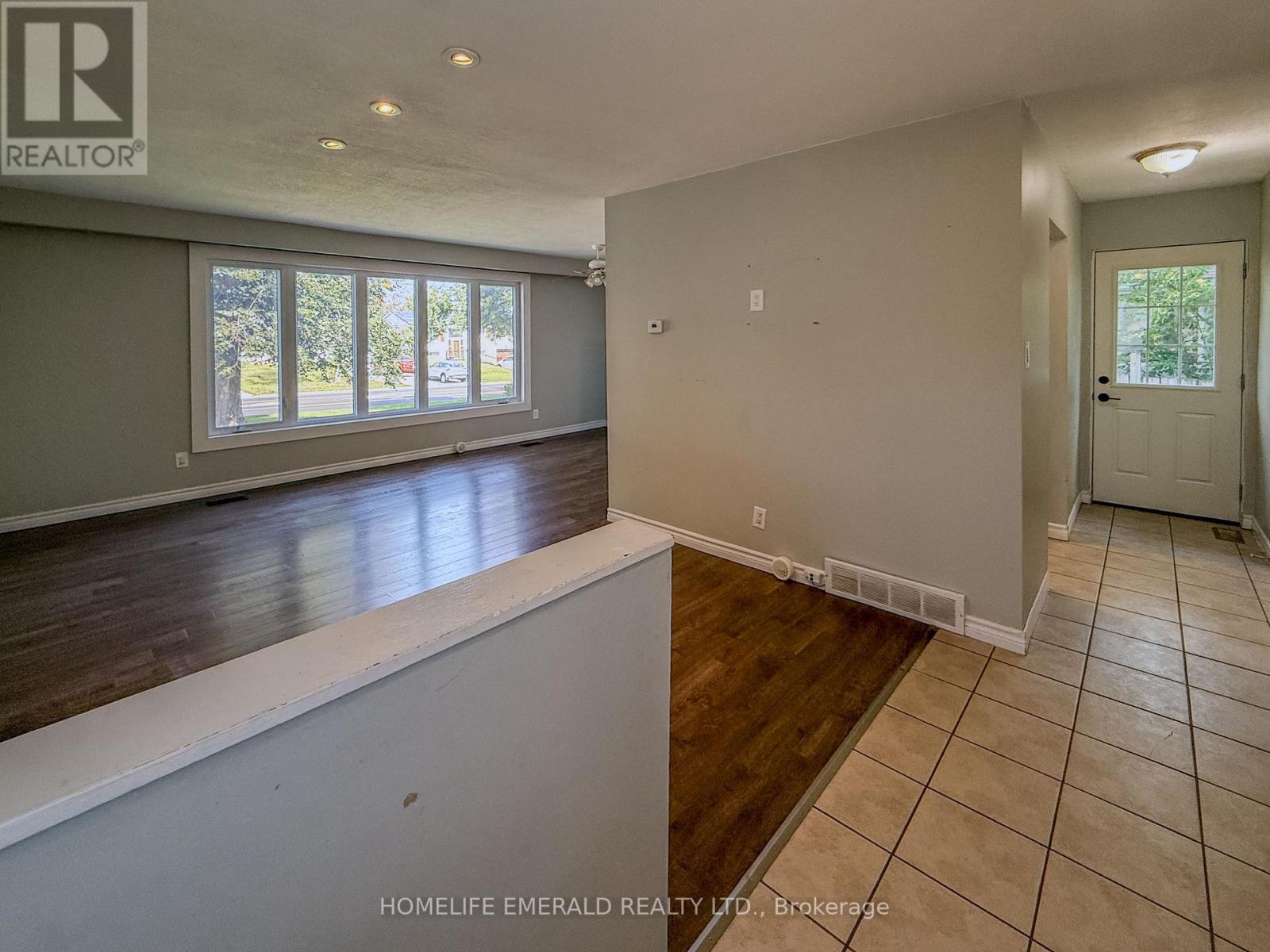 131 Cundles Road E Property Photo 4
