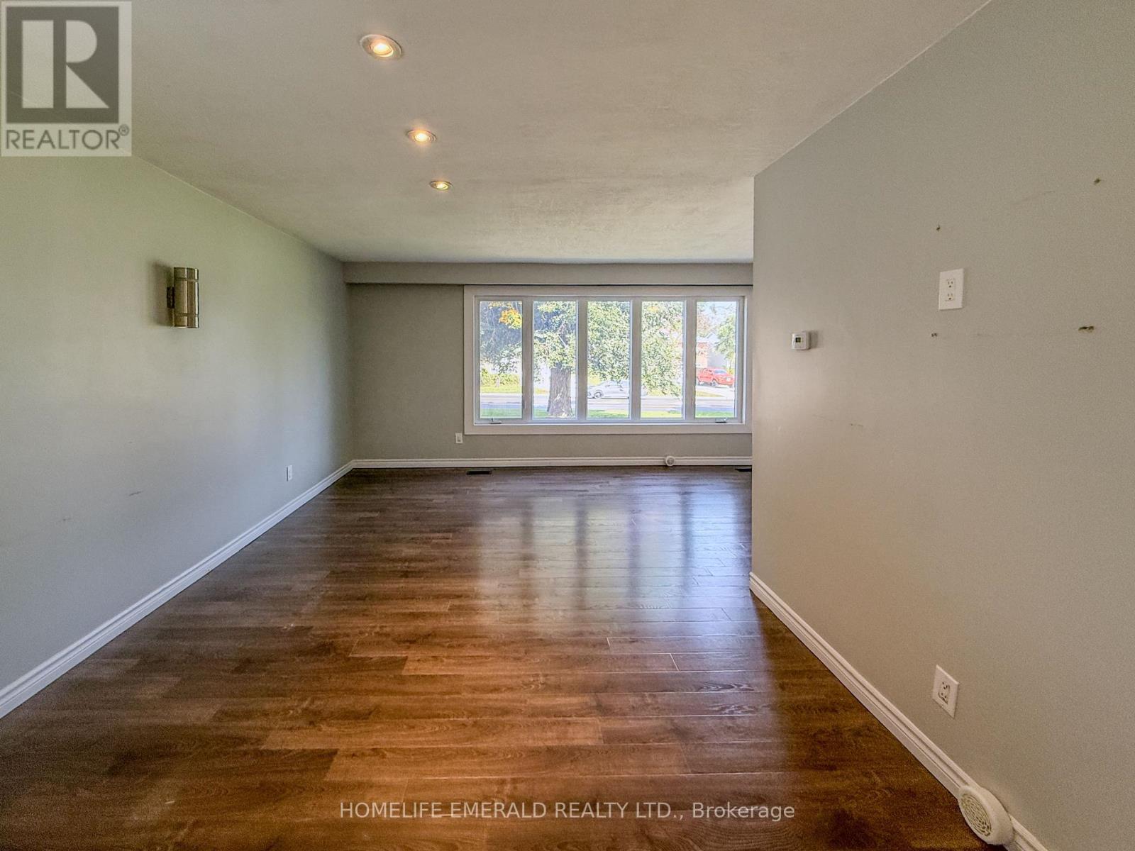 131 Cundles Road E Property Photo 5