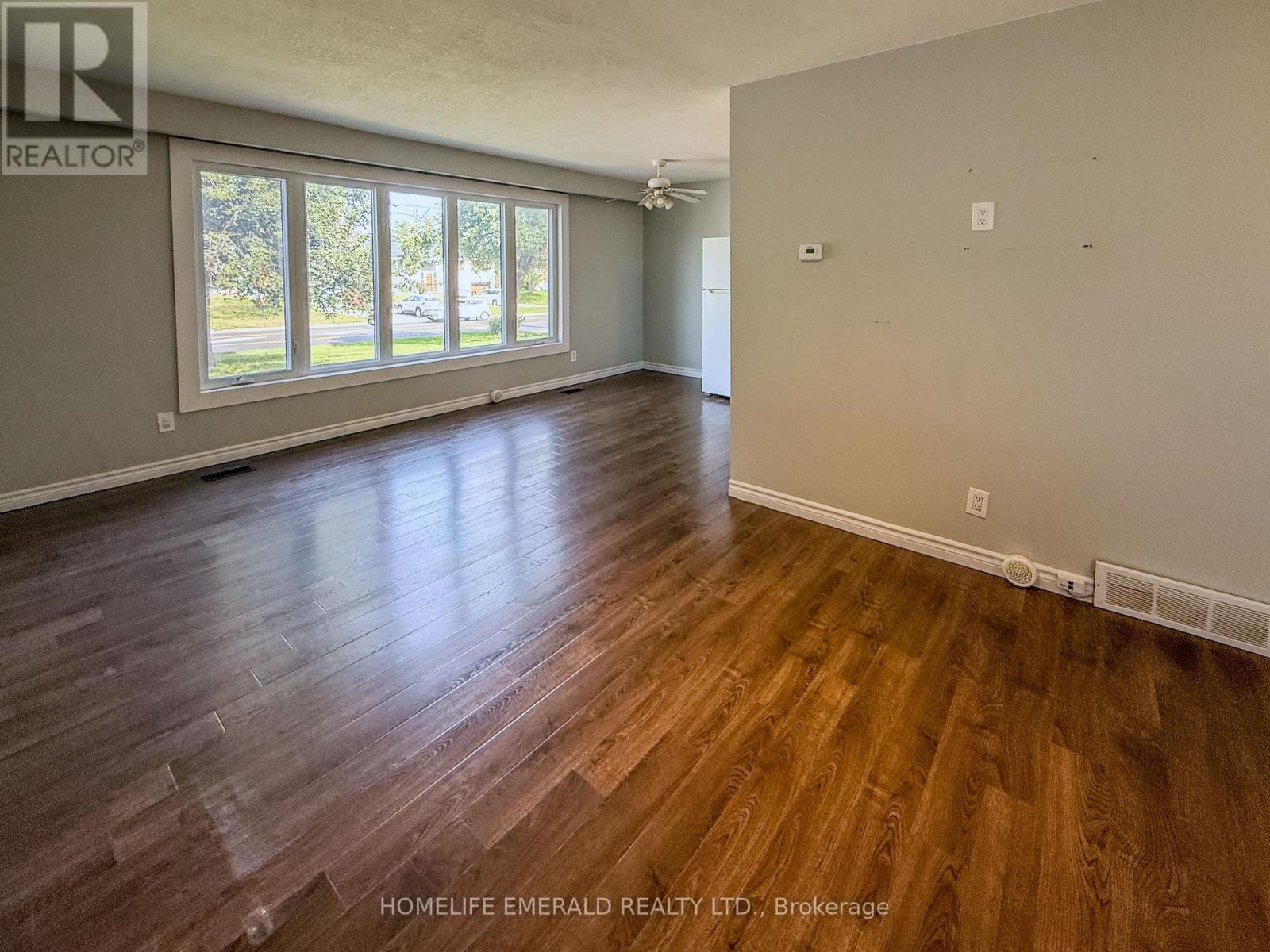 131 Cundles Road E Property Photo 6