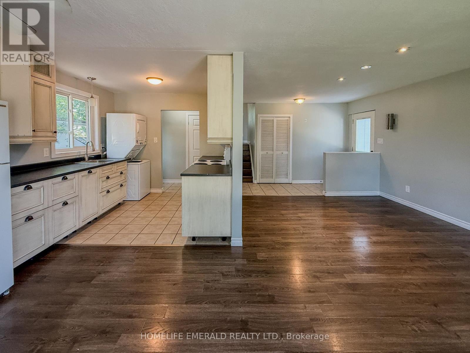 131 Cundles Road E Property Photo 9