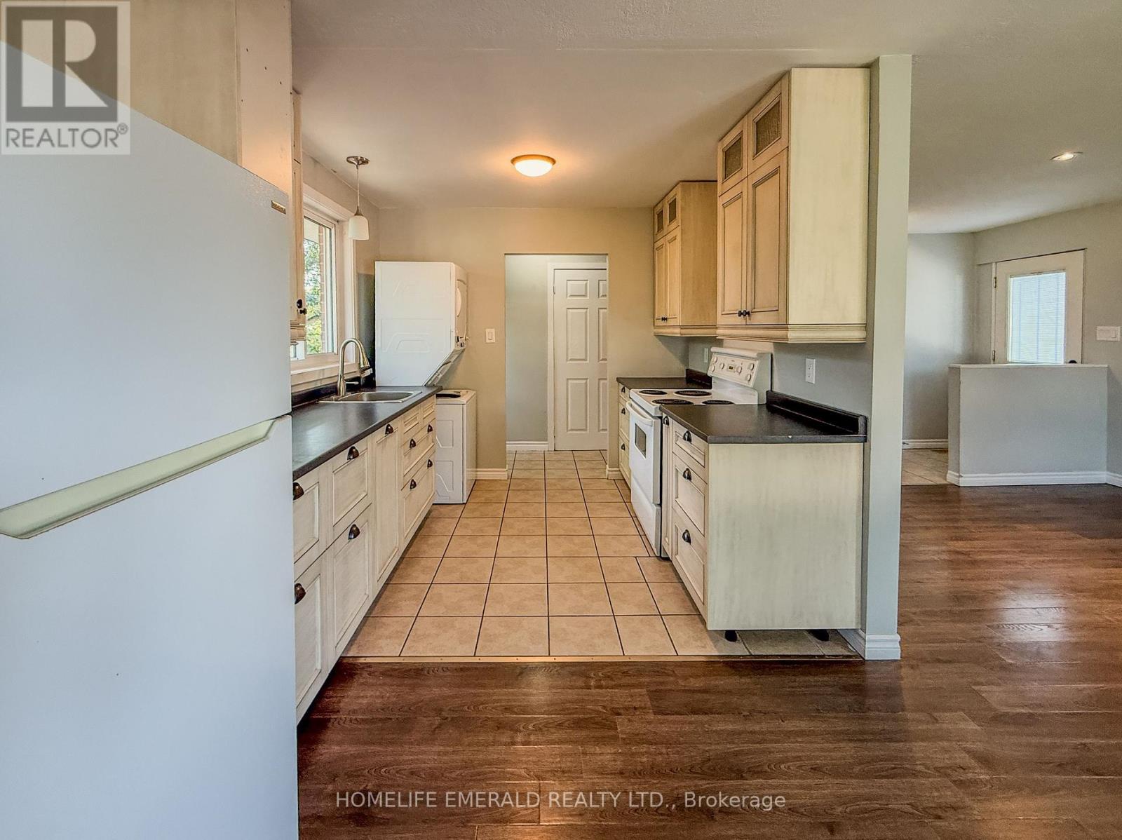 131 Cundles Road E Property Photo 10