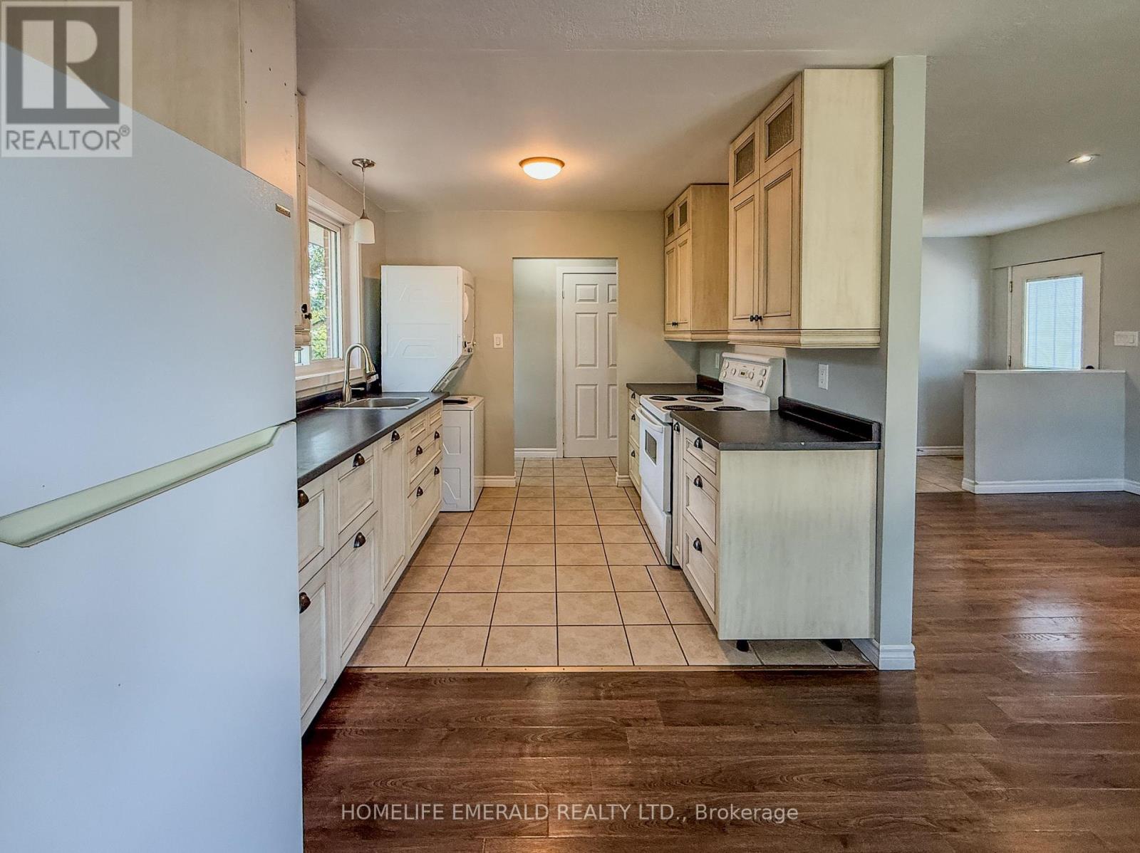 131 Cundles Road E Property Photo 11