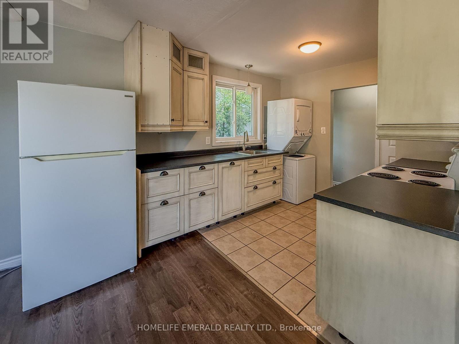 131 Cundles Road E Property Photo 12