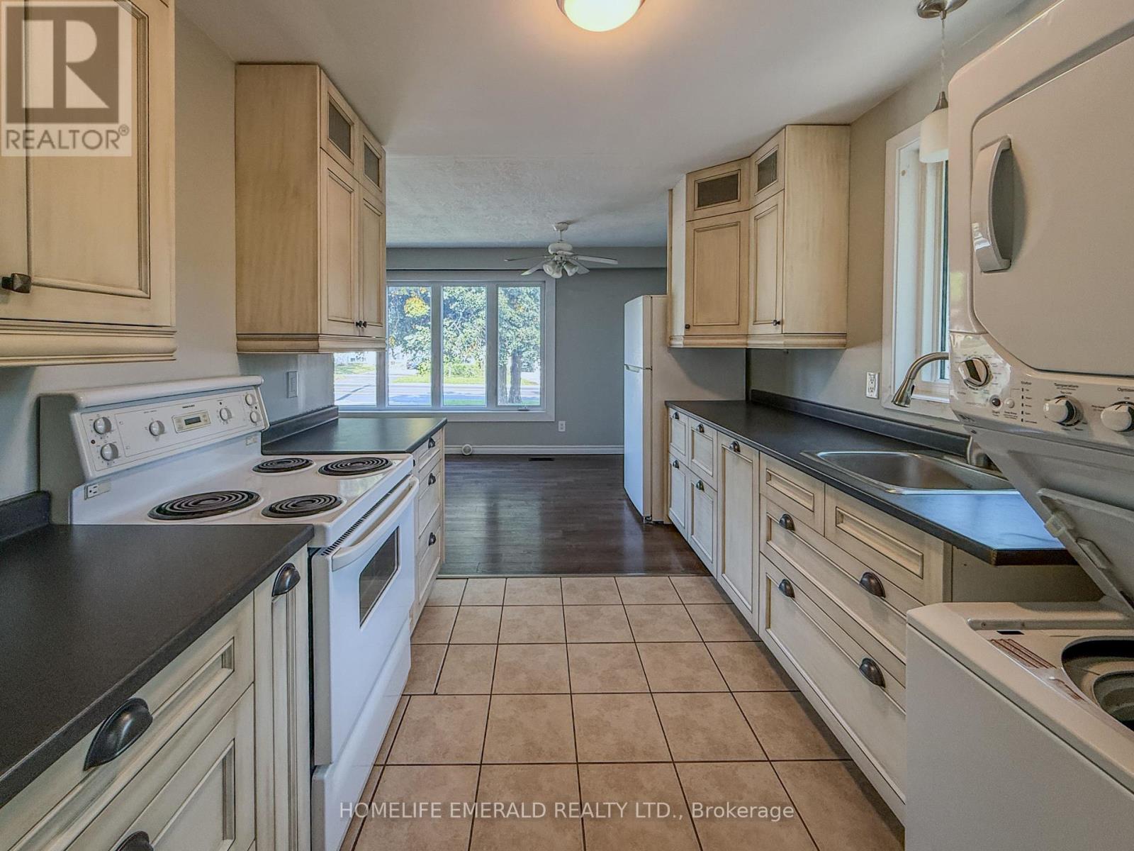 131 Cundles Road E Property Photo 13