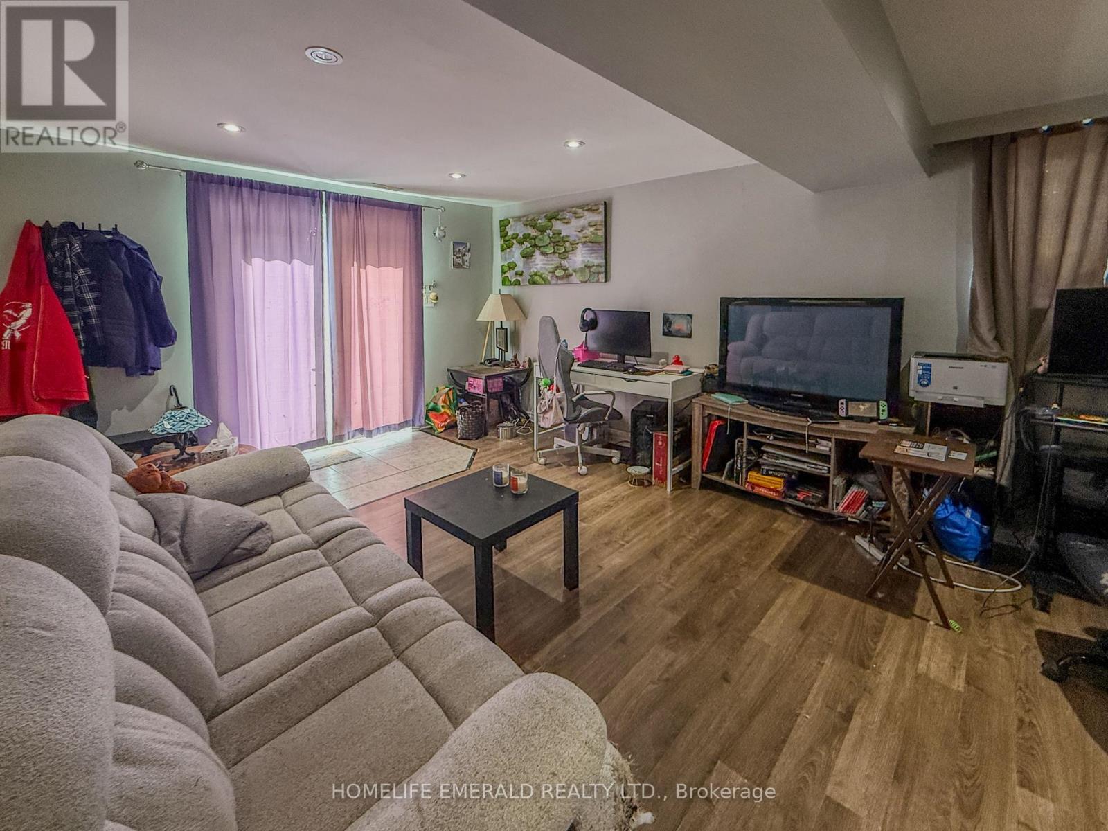 131 Cundles Road E Property Photo 35