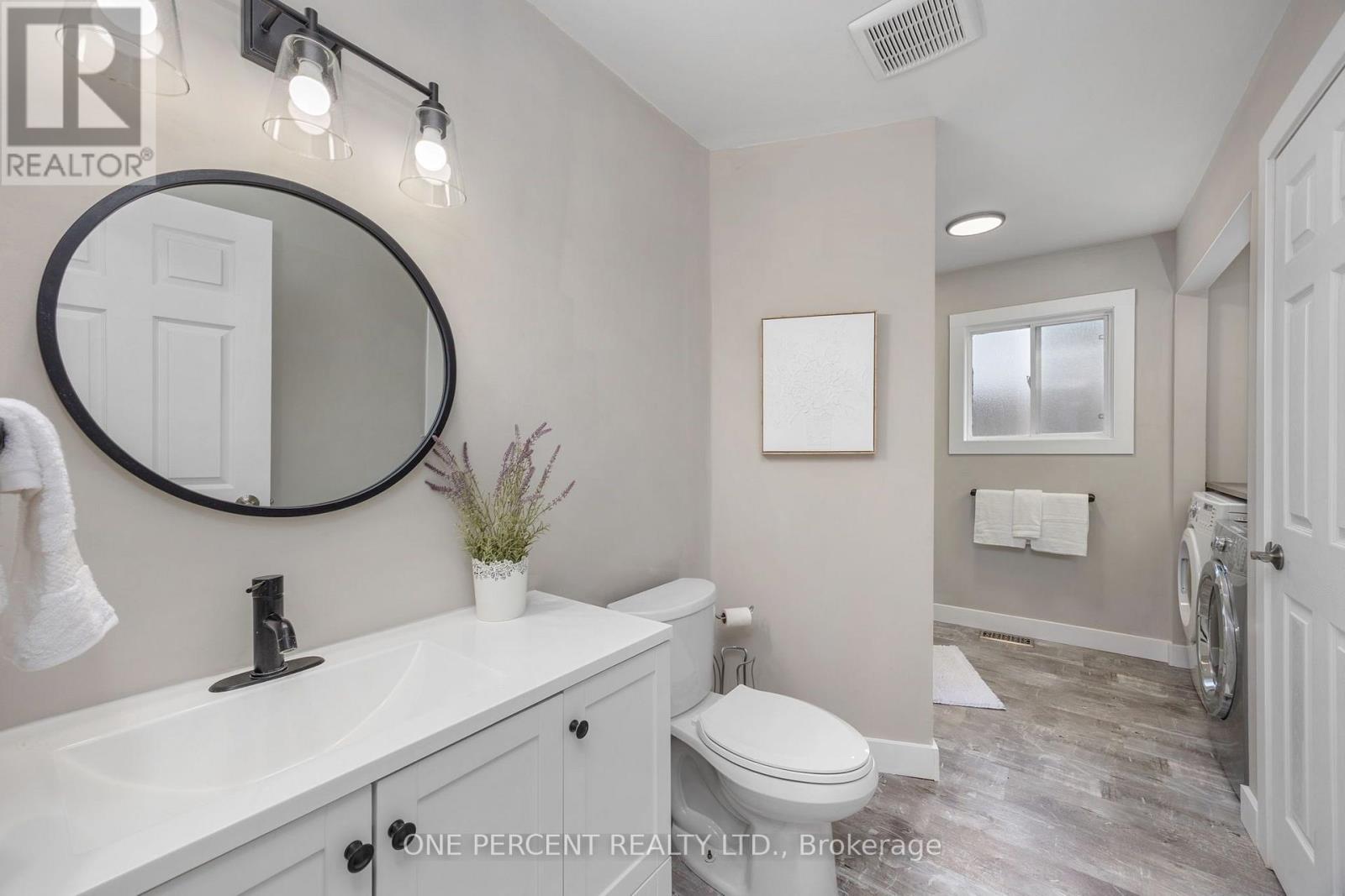 406 Peter Street N Property Photo 22
