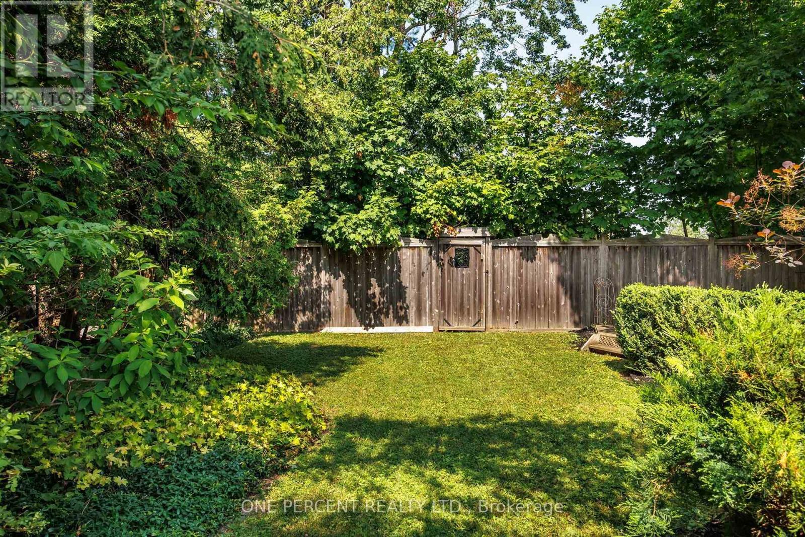 406 Peter Street N Property Photo 30