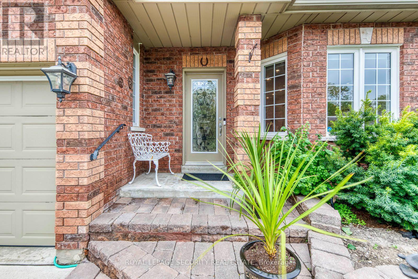 25 Pinecliff Crescent Property Photo 3