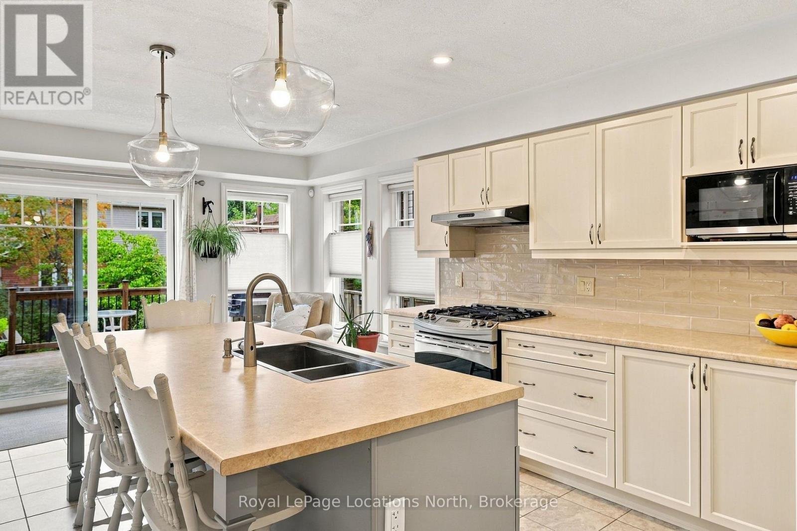 15 Kayla Crescent Property Photo 6