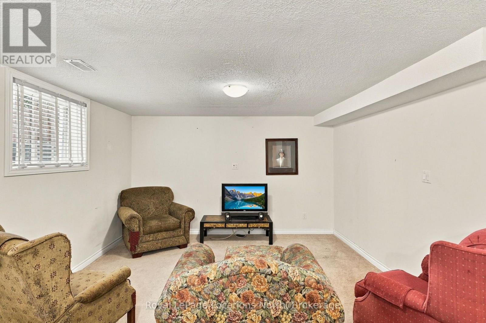 15 Kayla Crescent Property Photo 34