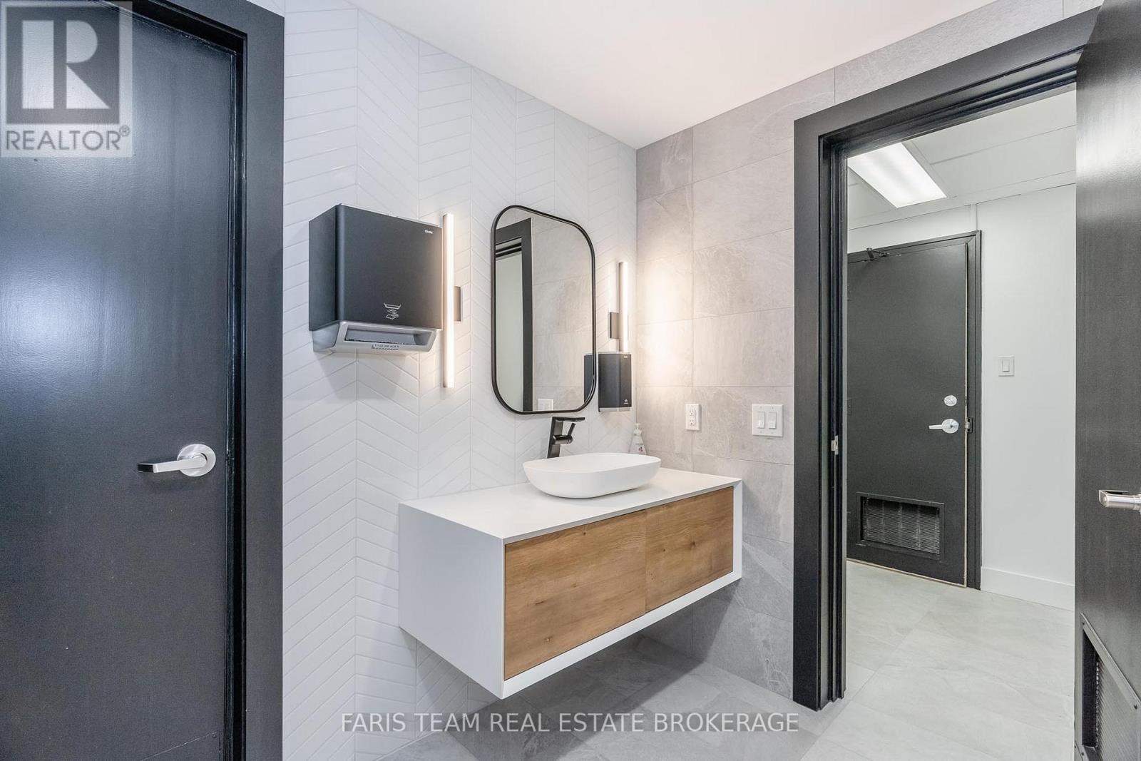74 Mississaga Street E Property Photo 25