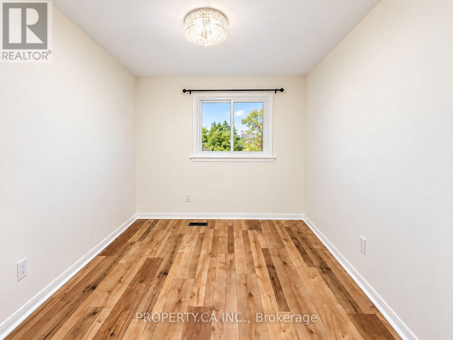 64 Chaucer Crescent Property Photo 6