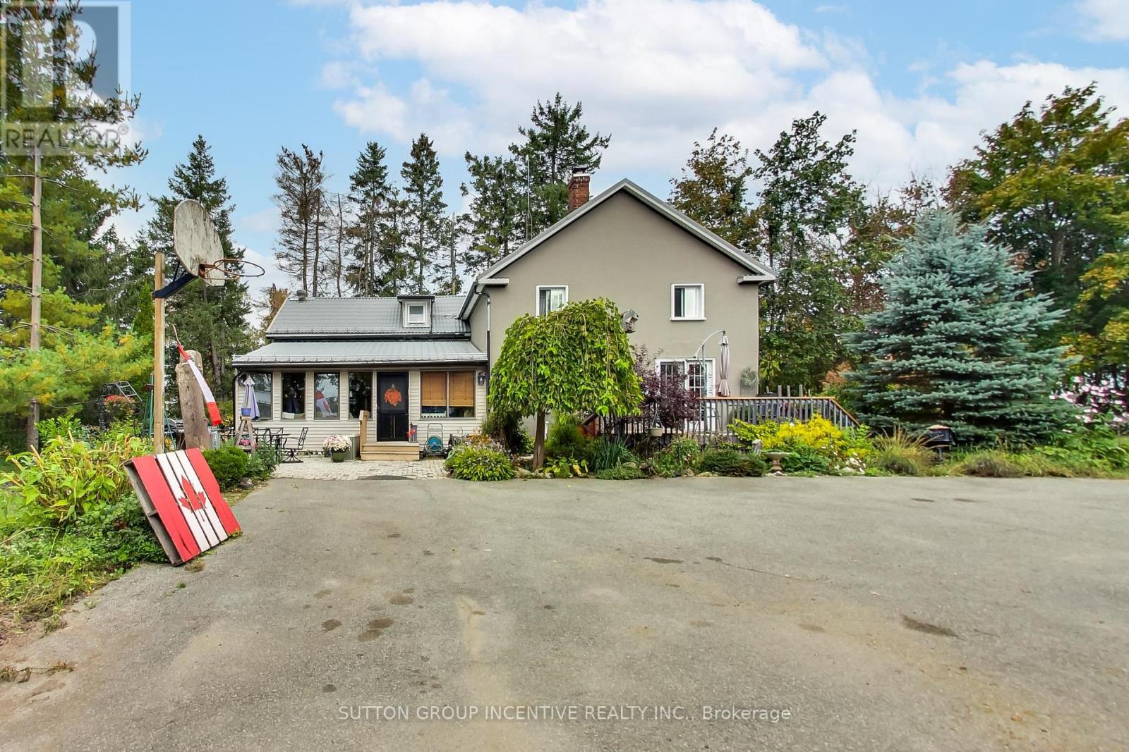 1724 Penetanguishene Road Property Photo 1