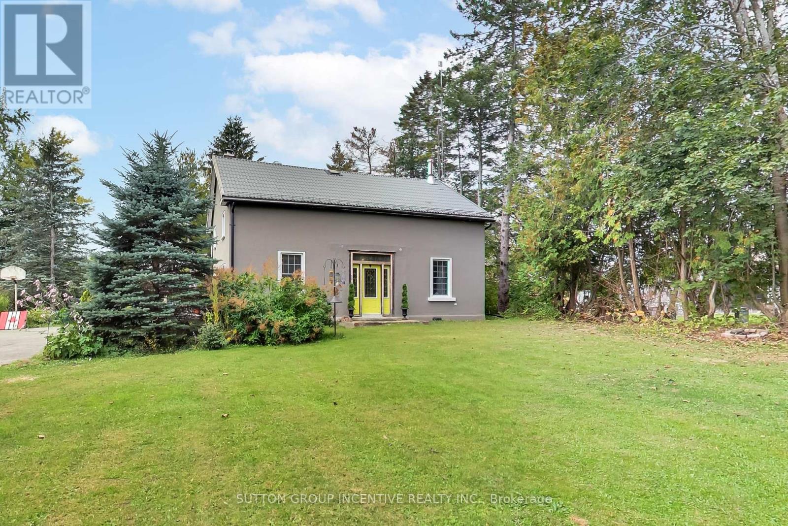 1724 Penetanguishene Road Property Photo 3