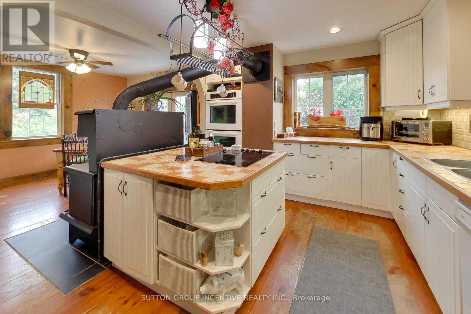 1724 Penetanguishene Road Property Photo 6