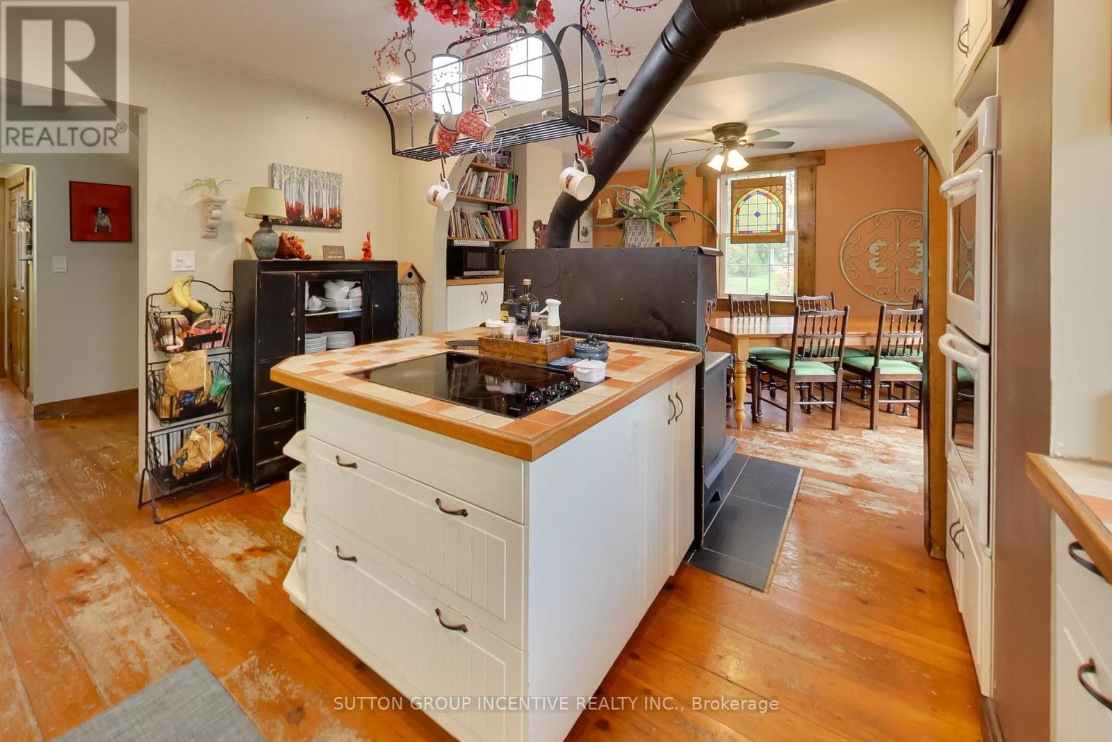 1724 Penetanguishene Road Property Photo 8