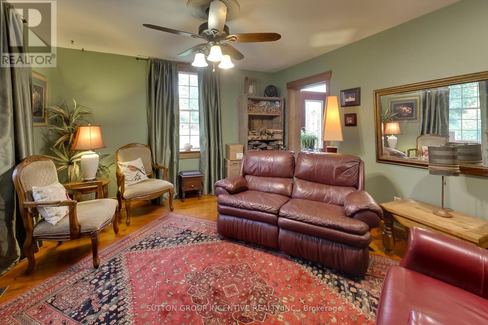 1724 Penetanguishene Road Property Photo 11