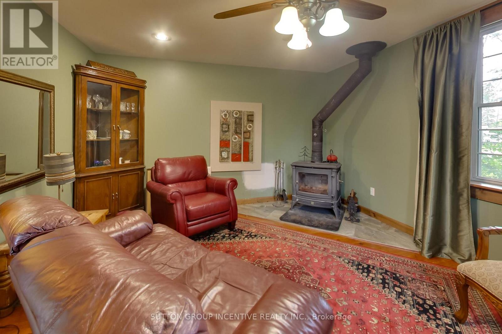 1724 Penetanguishene Road Property Photo 12