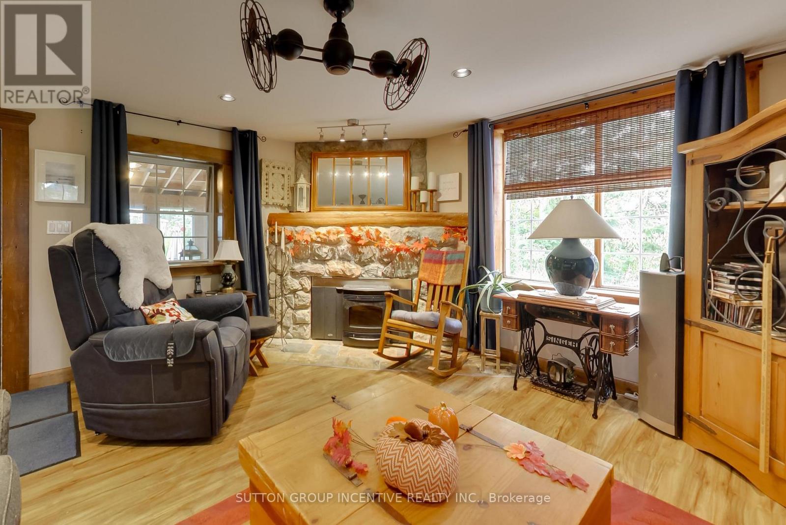 1724 Penetanguishene Road Property Photo 14