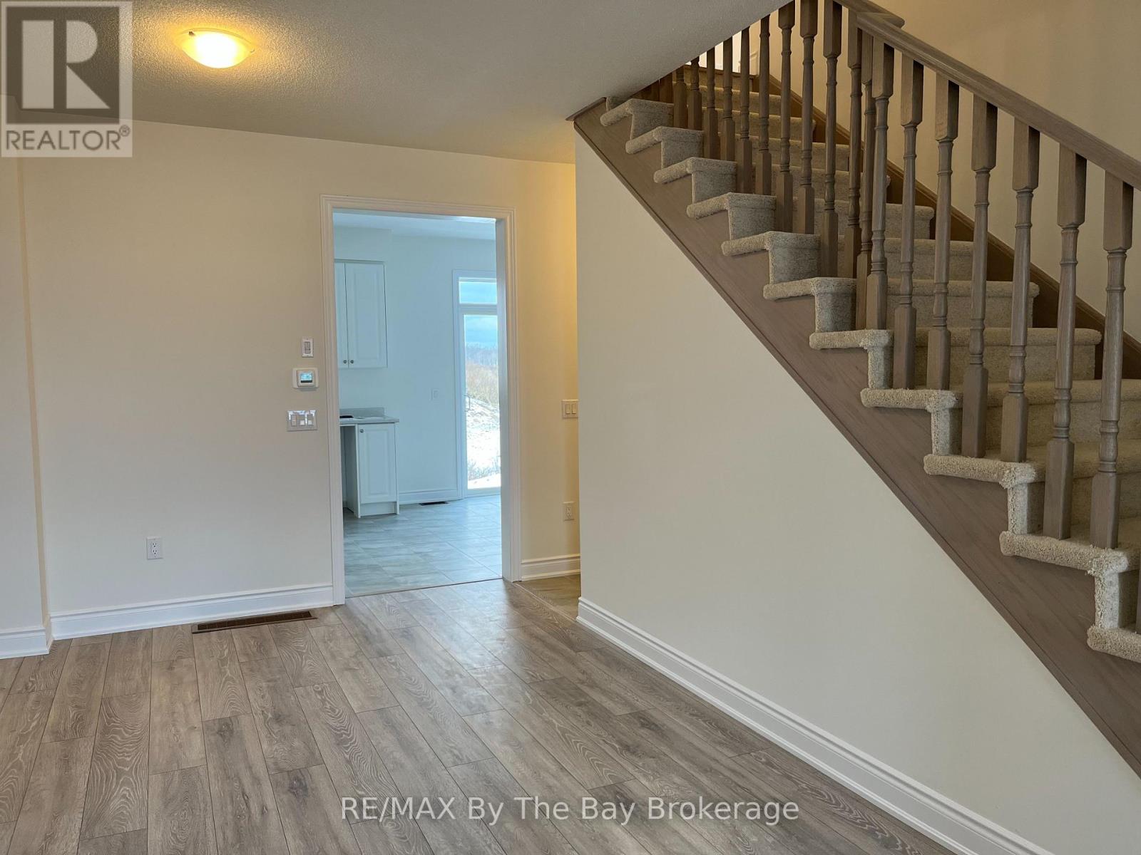 17 Carriage Lane Property Photo 4