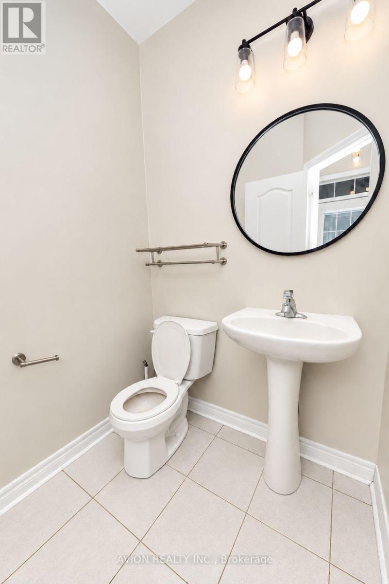 63 Forsyth Crescent N Property Photo 3