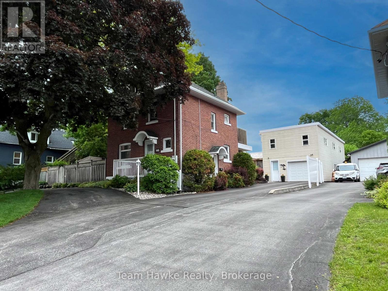 443 Elizabeth Street Property Photo 2