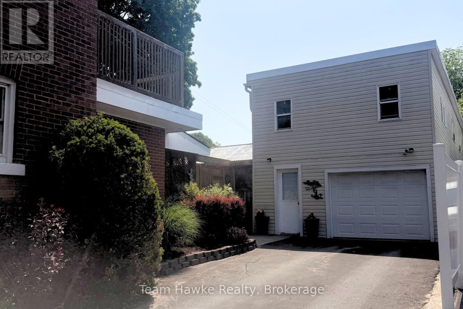 443 Elizabeth Street Property Photo 3