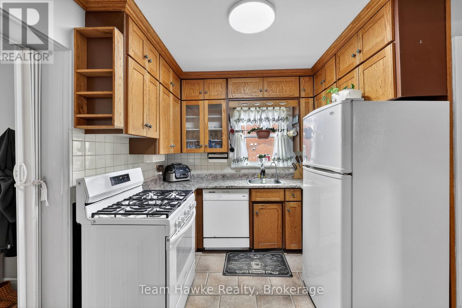 443 Elizabeth Street Property Photo 7