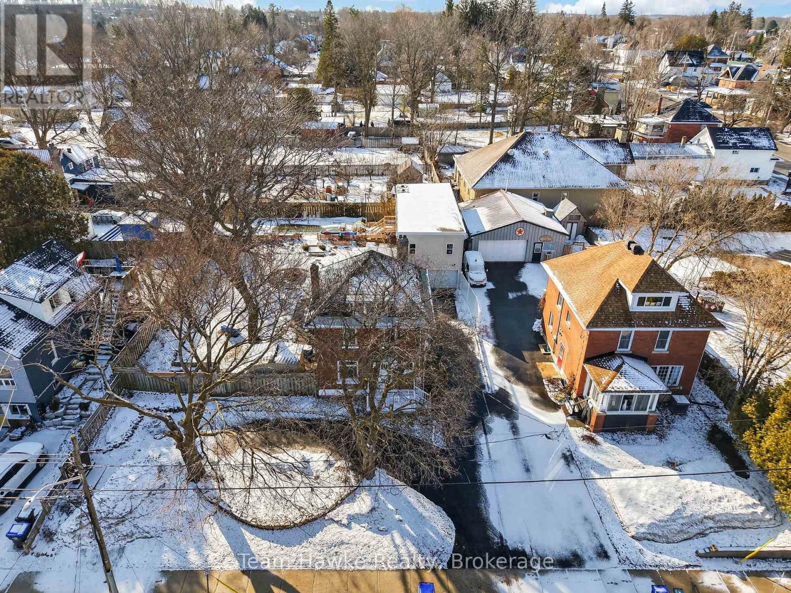443 Elizabeth Street Property Photo 29