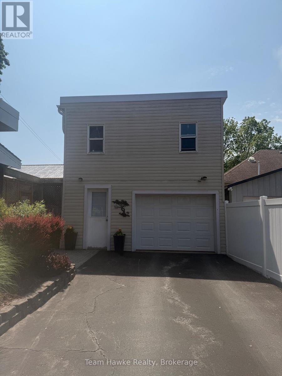443 Elizabeth Street Property Photo 31