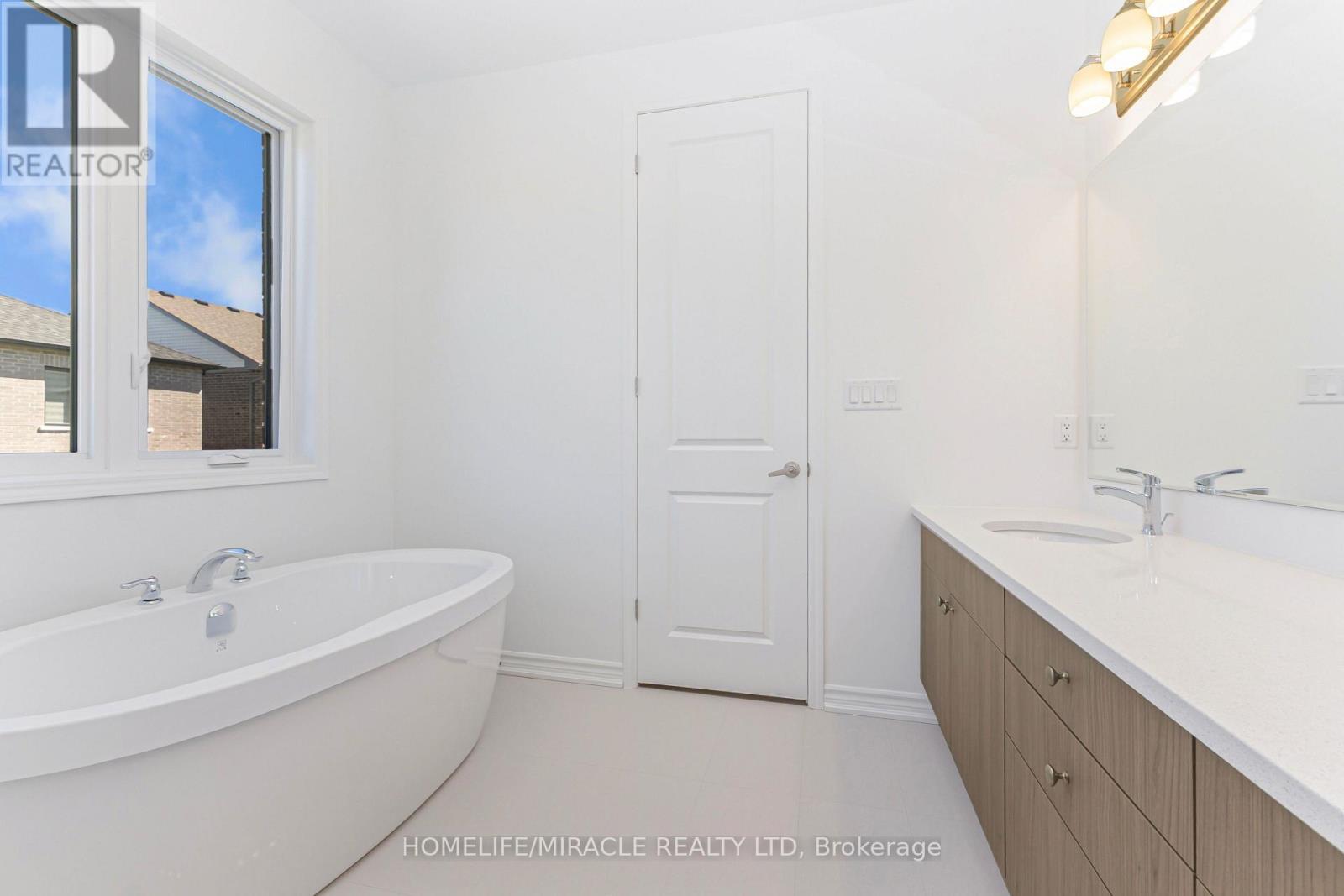 54 Gretzky Avenue Property Photo 24