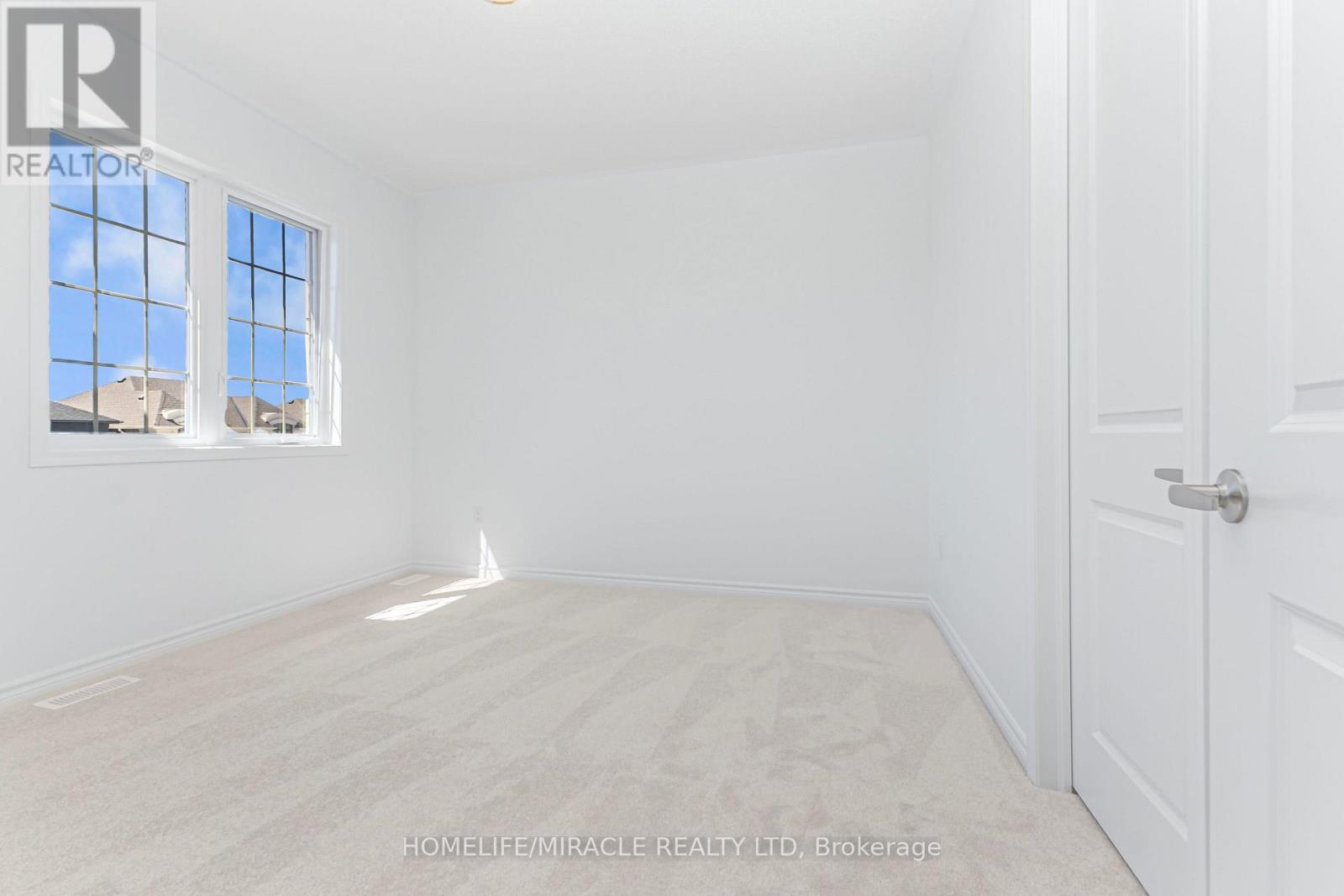 54 Gretzky Avenue Property Photo 30
