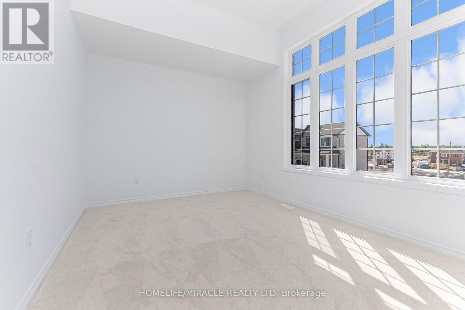 54 Gretzky Avenue Property Photo 31
