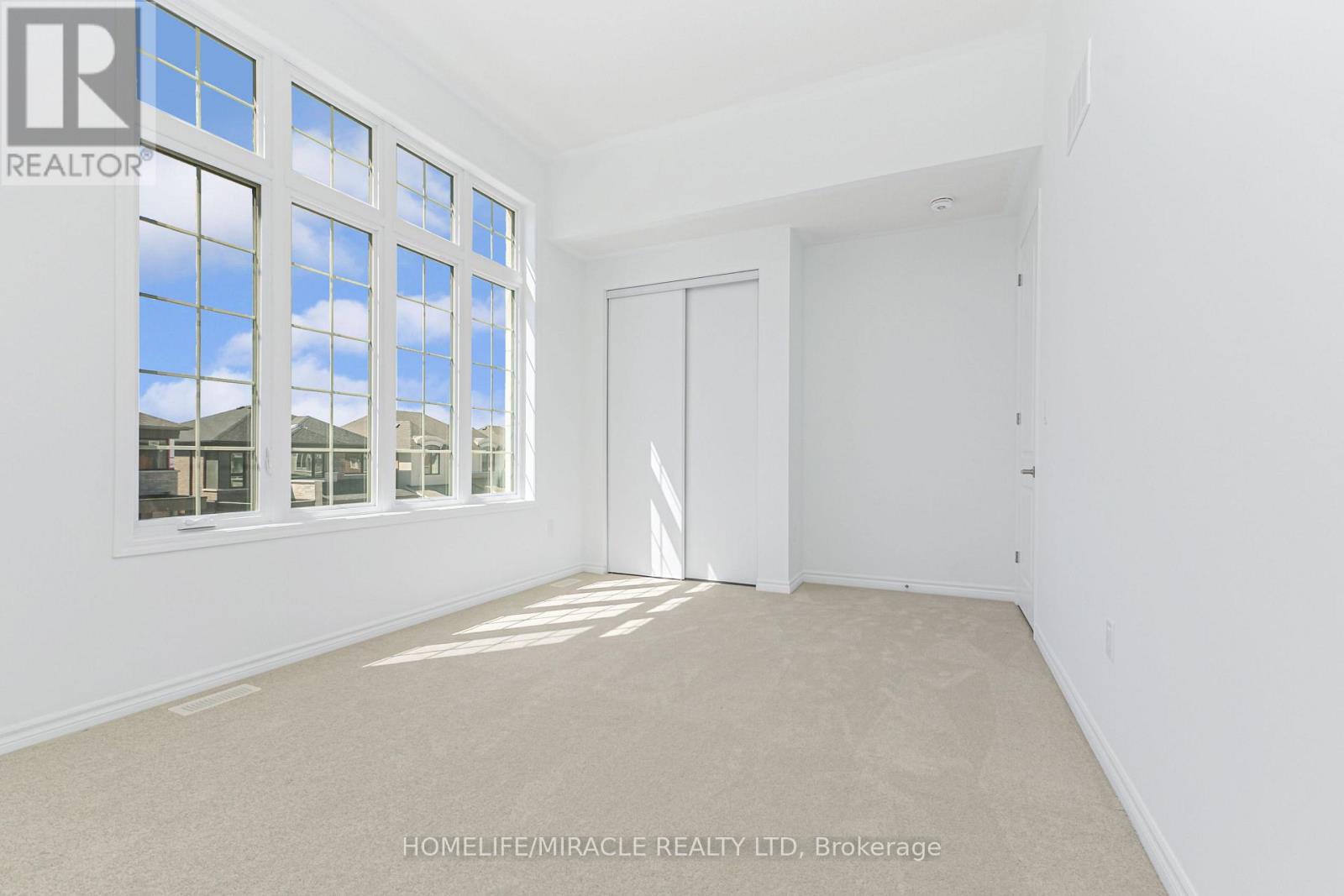 54 Gretzky Avenue Property Photo 32