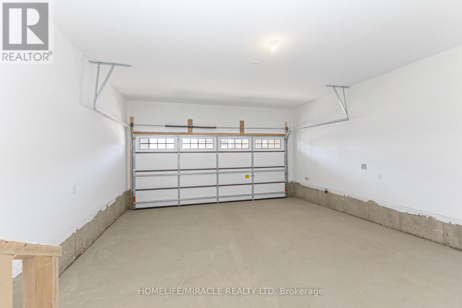 54 Gretzky Avenue Property Photo 35